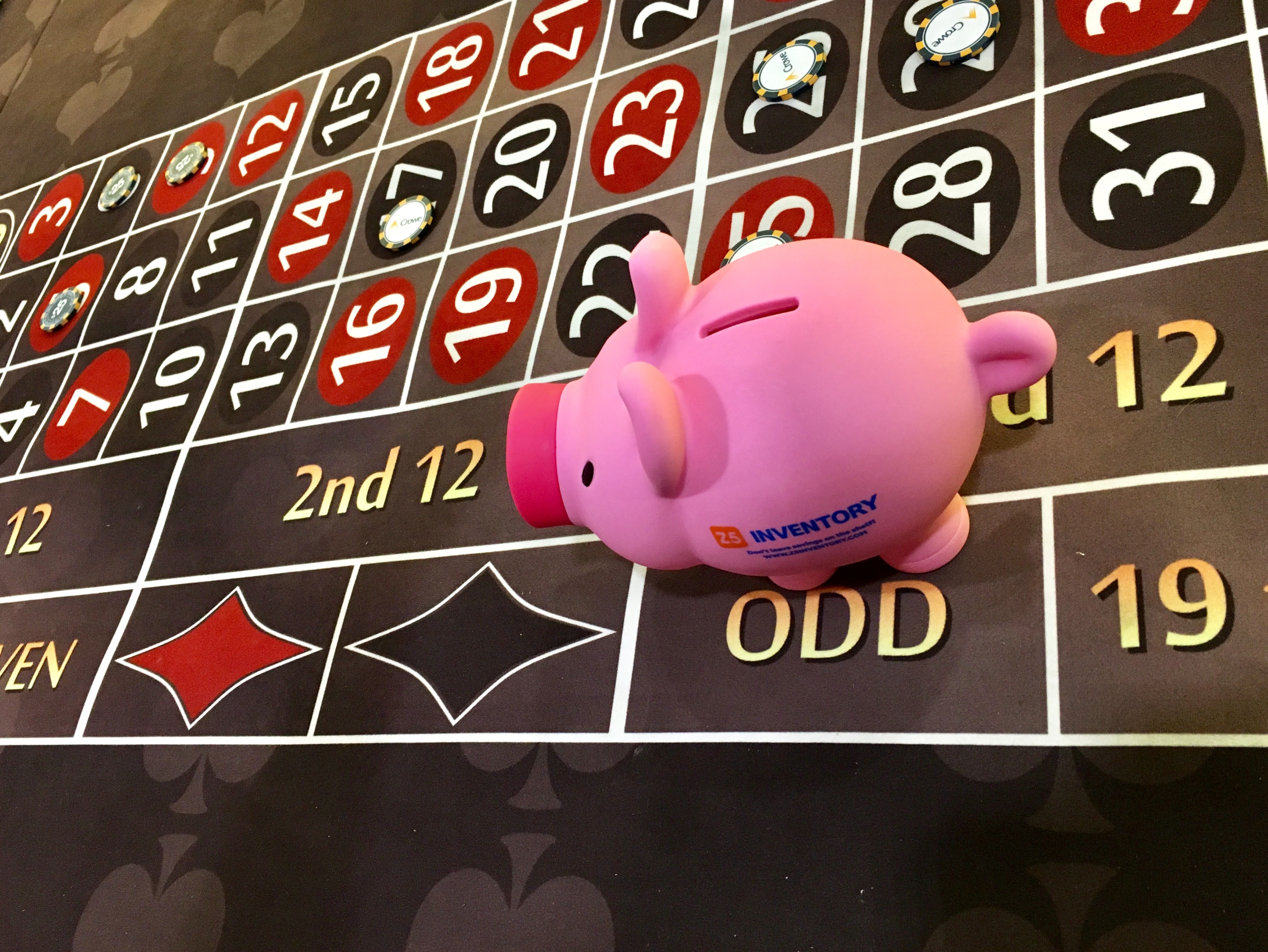 The Z5 piggy bank plays some roulette in Vegas.