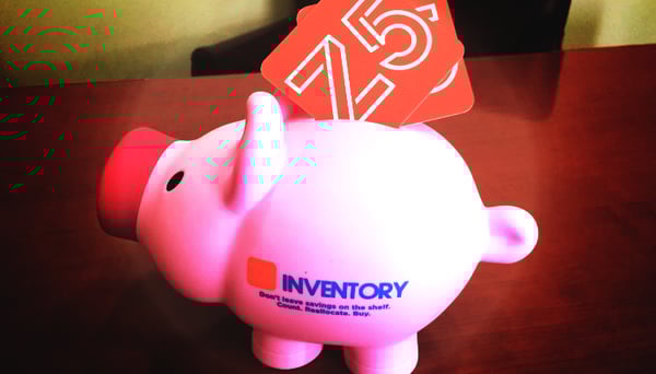 Don't leave savings on the shelf! The Z5 piggy bank says: "Don't leave savings on the shelf!"